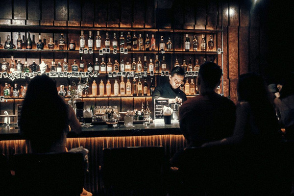 TOP 15 LUXURIOUS BARS IN VIETNAM