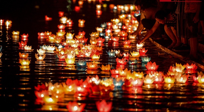 A Guide to the Hoi An Lantern Festival: When and How to Experience It